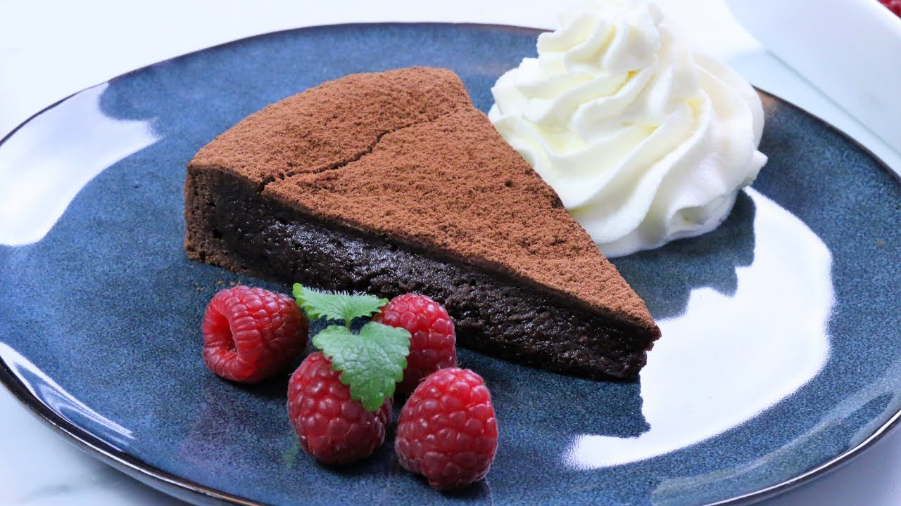 Kladdkaka: Sweden’s Iconic Gooey Chocolate Cake