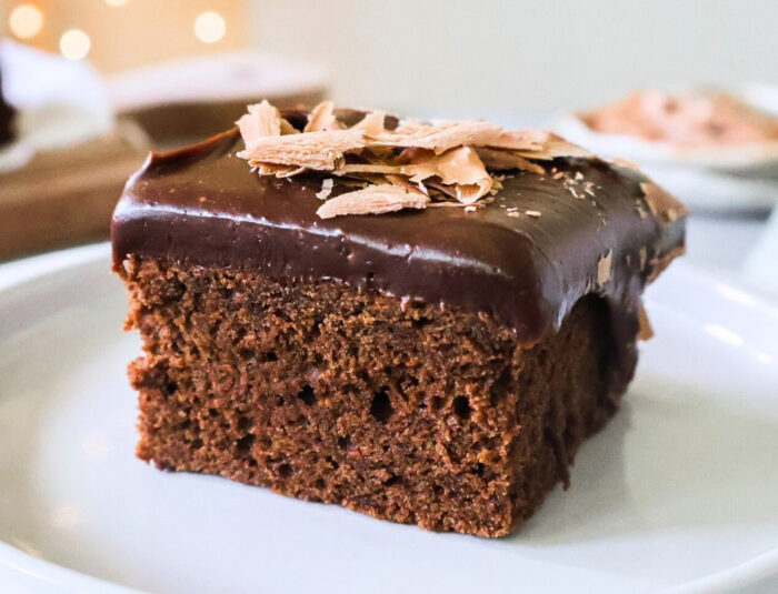 Sponge Cake Brownie with Chocolate Ganache: A Perfect Harmony of Softness and Rich Flavor