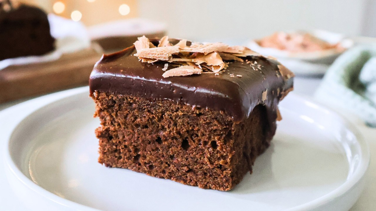 Sponge Cake Brownie with Chocolate Ganache: A Perfect Harmony of Softness and Rich Flavor