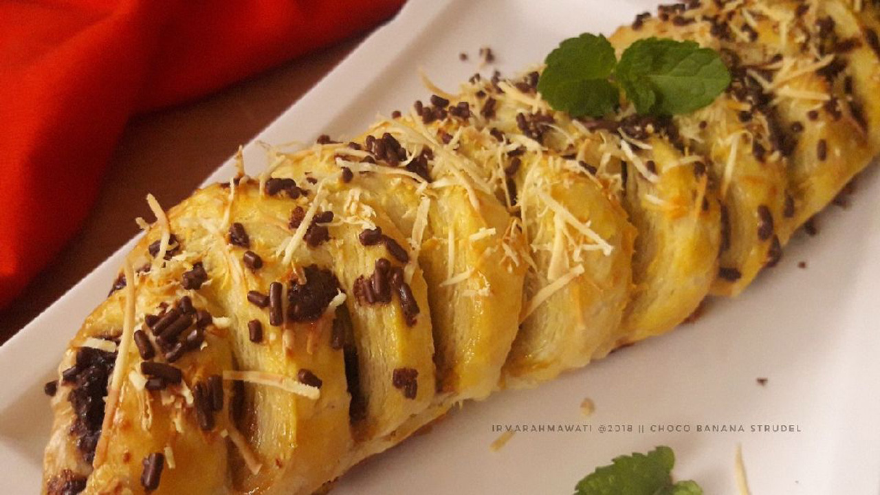 Delightful Choco Banana Strudel Recipe with a Modern Twist