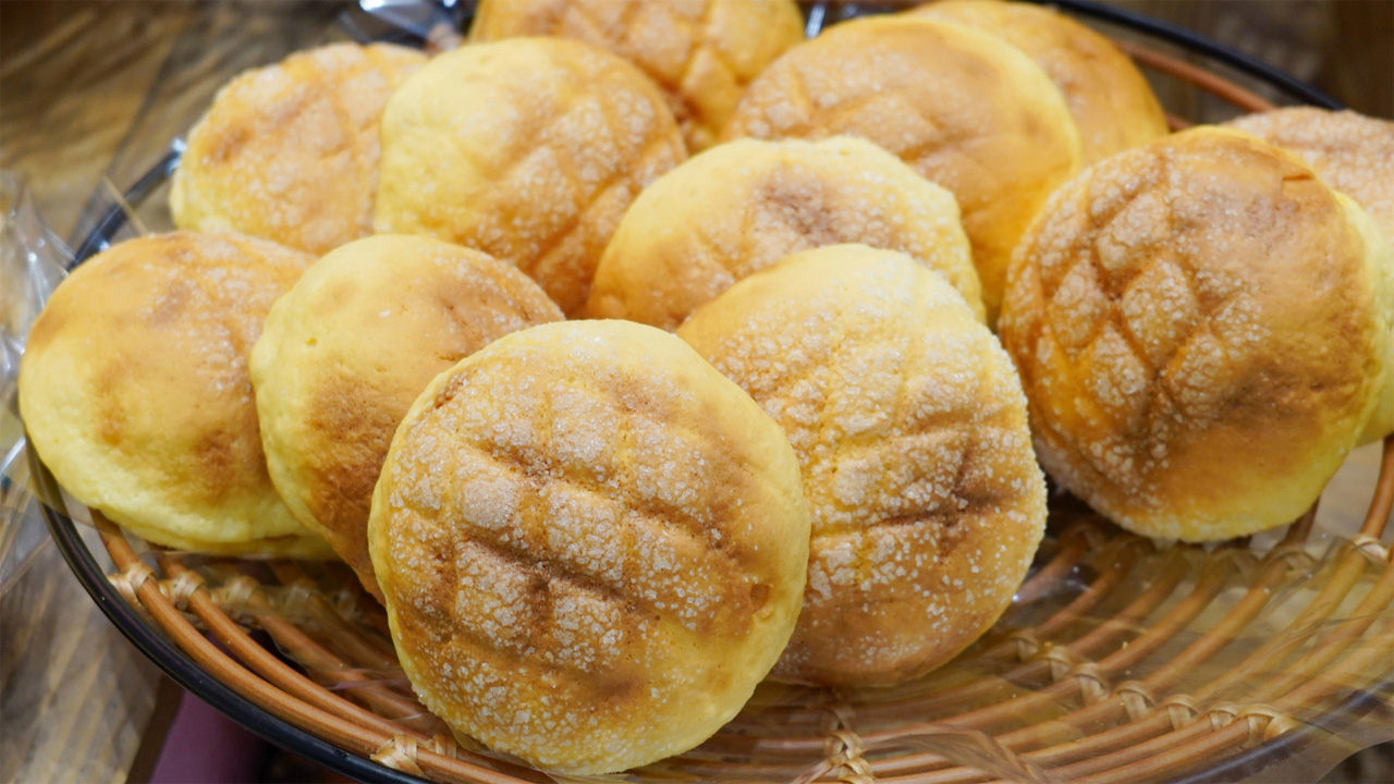 Japanese Melon Bread, a Timeless Sweet Treat Shaped by History