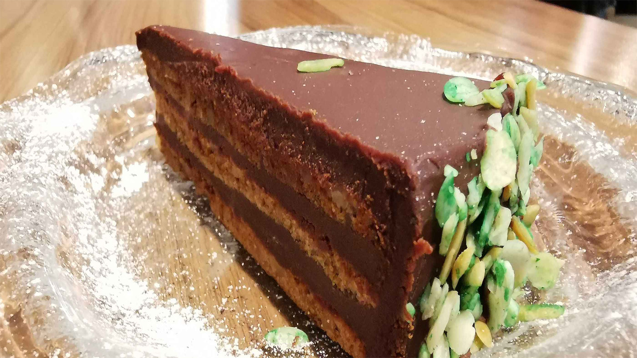 Torta Garash: A Timeless Bulgarian Cake with Hazelnuts and Chocolate Ganache